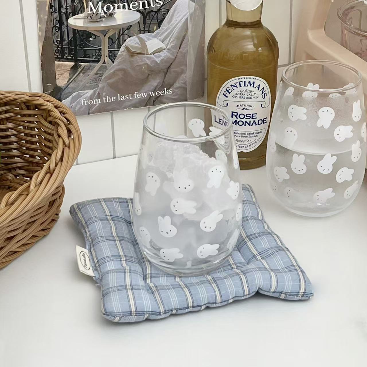 Uroczy szklany kubek z nadruki – Coffee Tea Essentials recenzja i cena