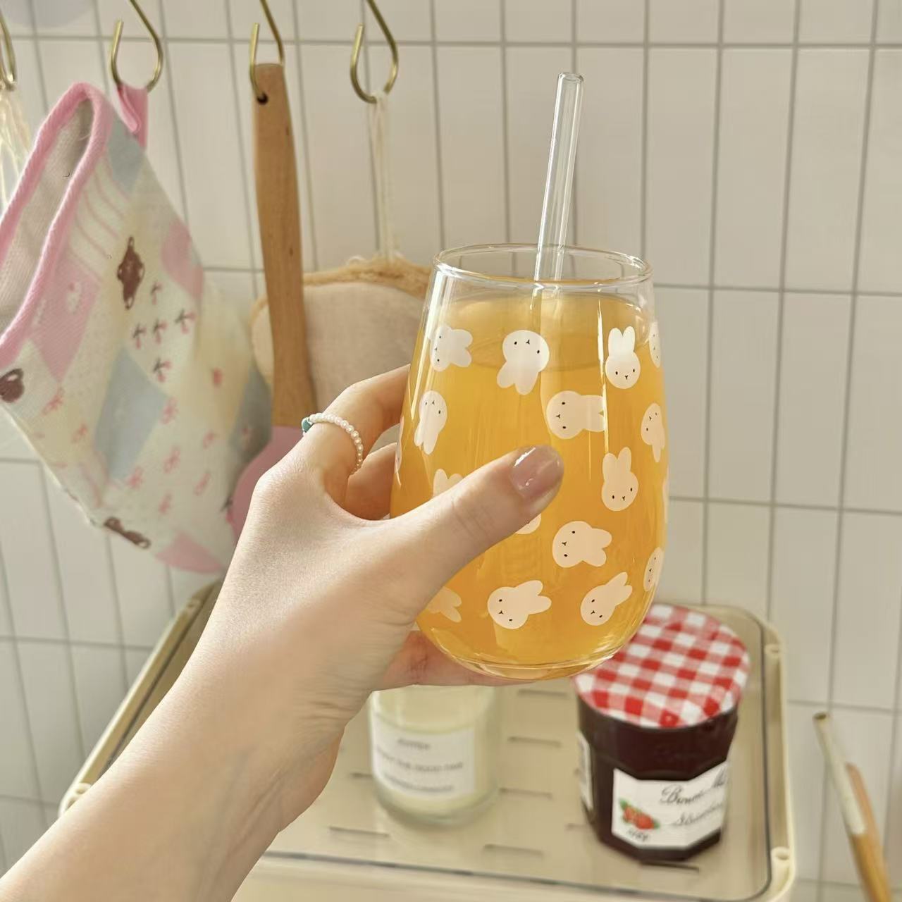 Uroczy szklany kubek z nadruki – Coffee Tea Essentials recenzja i cena