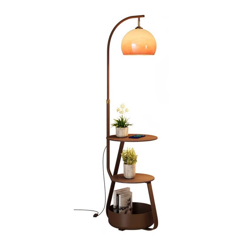 Lampa podłogowa, antyczny stol – Coffee & Tea Ken'S House recenzja i cena