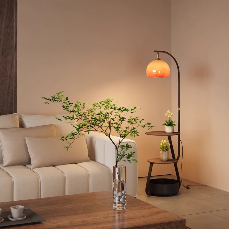 Lampa podłogowa, antyczny stol – Coffee & Tea Ken'S House recenzja i cena